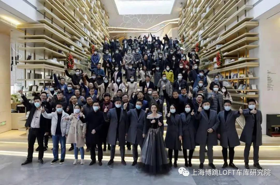 潼南全国一百多人在华侨城汉口道6号参观研讨LOFT专利车库技术！